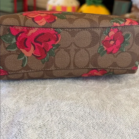 NWT, Coach vintage signature / floral zip cosmetic/ multi pouch. - Picture 6 of 7